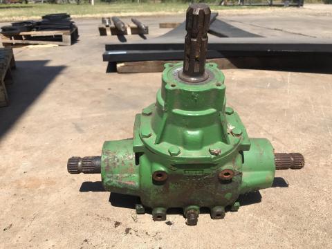 Eladó John Deere 864 körbálázó visszaforgató hajtómű Eladó John Deere 864 körbálázó visszaforgató hajtómű