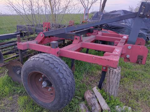 Gruber 2,5 m eladó - erős váz, lúdtalpkapás, tárcsák, törőhenger
