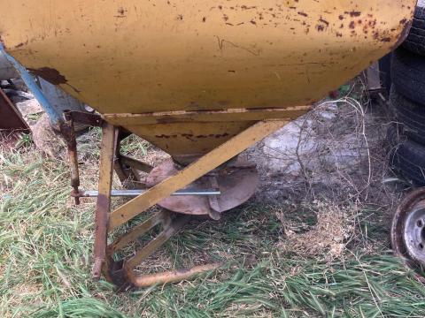 Műtrágya / sószóró Műtrágya / sószóró