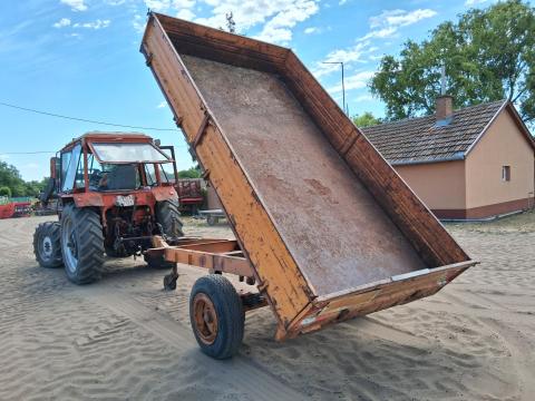 Egytengelyes billenős pótkocsi, vas oldalas és platós Egytengelyes billenős pótkocsi, vas oldalas és platós