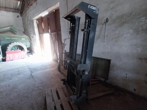 Targonca torony traktorra bálavillával Targonca torony traktorra bálavillával