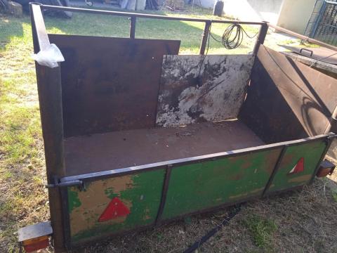 Traktorra felfogatható kaloda Traktorra felfogatható kaloda