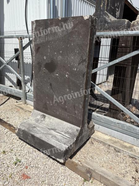 Eladó mobil beton elválasztó támfalak