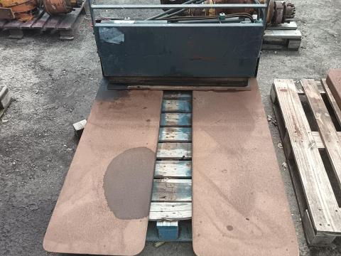 Targoncára szerelhető bála letoló adapter Targoncára szerelhető bála letoló adapter