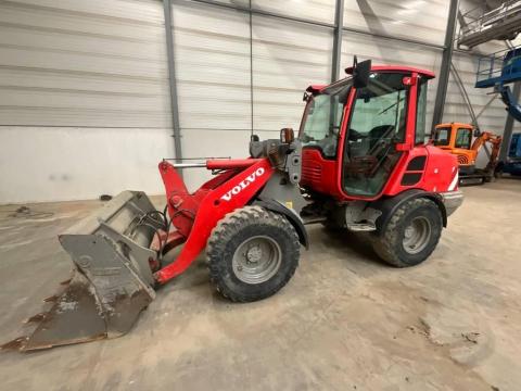 Volvo L 25 F / 2014 / 4.317 h üzemóra / Lízing 20%-tól Volvo L 25 F / 2014 / 4.317 h üzemóra / Lízing 20%-tól