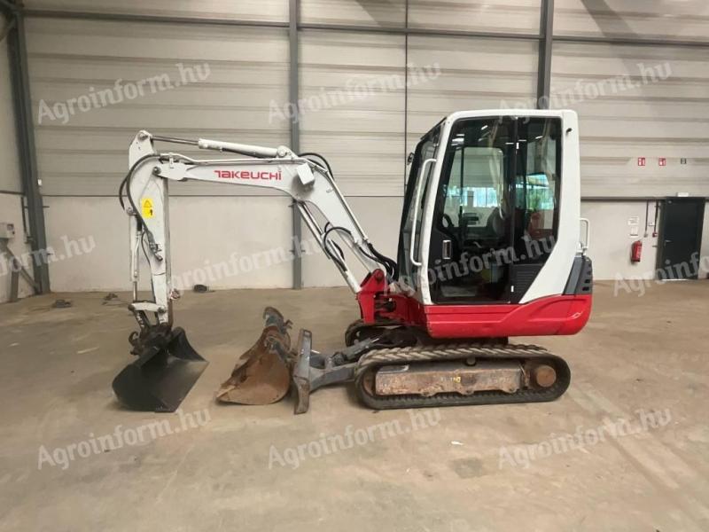 Takeuchi TB 228 / 2016 / 3.594 üzemóra / Lízing 20%-tól