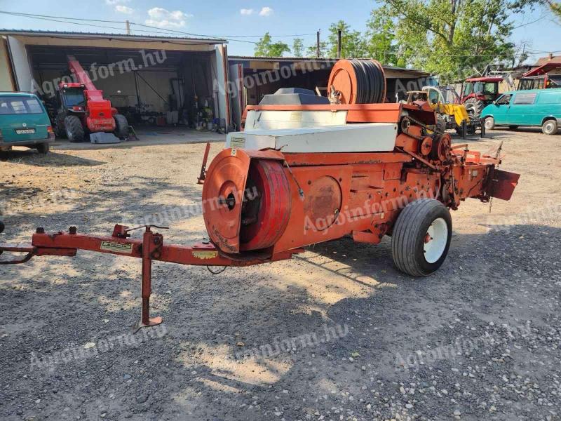 Szolnoki mezőgép M1345 kiskocka bálázó
