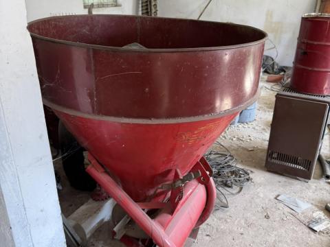 Műtrágyaszóró 500 kg Műtrágyaszóró 500 kg