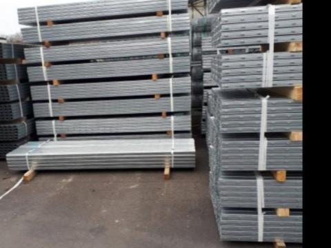 Eladó szőlő fémoszlopok