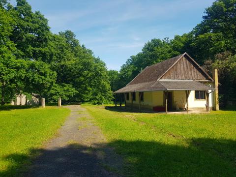 Turisztikai övezet 80.000 m2, 50-100 éves tölgyfás, 10% beépíthetőség Turisztikai övezet 80.000 m2, 50-100 éves tölgyfás, 10% beépíthetőség