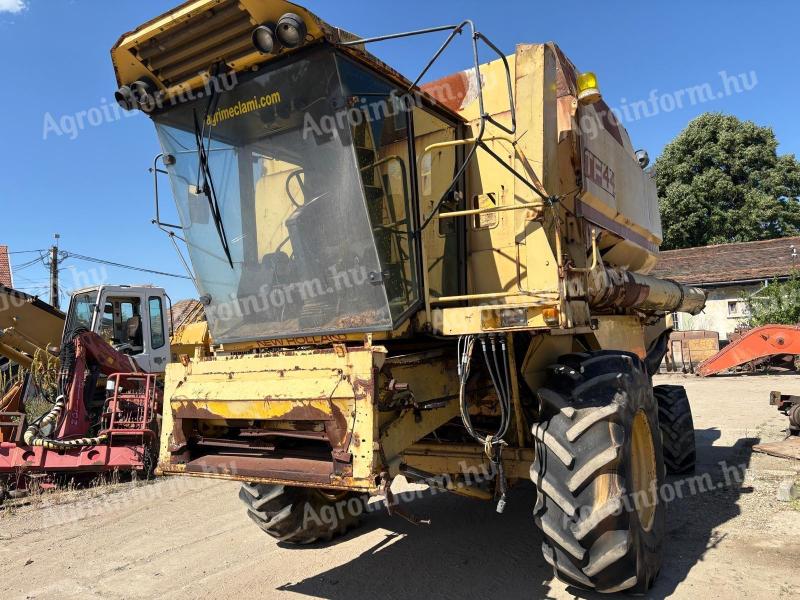 New Holland TF44 kombájn eladó
