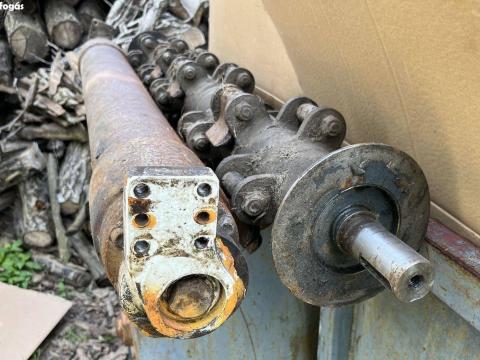 Szárzúzó,  mulcsozó késtartó tengely 1300-as