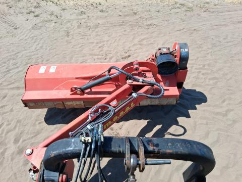 Rézsűzúzó TLM 200 típusú, 2 méteres munkaszélességű kalapácsos Rézsűzúzó TLM 200 típusú, 2 méteres munkaszélességű kalapácsos