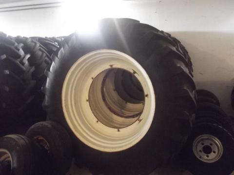 Eladó 18,4 R 42 New Holland szerelt kerék Eladó 18,4 R 42 New Holland szerelt kerék