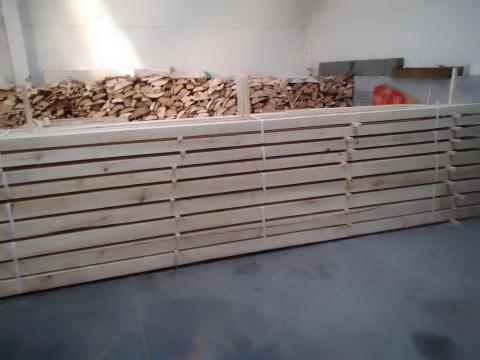 Akác- és nemes nyár fűrészáru eladó Akác- és nemes nyár fűrészáru eladó