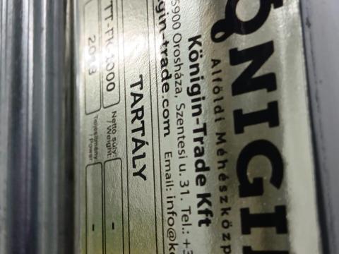 Rozsdamentes acéltartály mézhez/szószhoz – 1000 l – Konigin – csigás és fűtött – kiváló állapotban Rozsdamentes acéltartály mézhez/szószhoz – 1000 l – Konigin – csigás és fűtött – kiváló állapotban