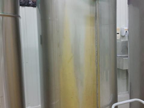 500 literes inox méztartály – Königin – fűtéssel, keverőcsigával és leeresztő szeleppel 500 literes inox méztartály – Königin – fűtéssel, keverőcsigával és leeresztő szeleppel