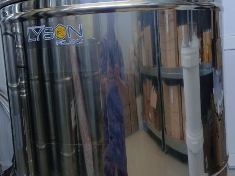 Eladó – 15 db LYSOŃ 200 literes rozsdamentes acéltartály, új állapotban Eladó – 15 db LYSOŃ 200 literes rozsdamentes acéltartály, új állapotban