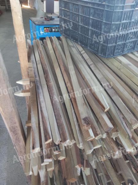 Akác karó eladó – II. osztályú, hegyezett, háncsos