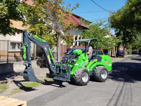AVANT 760i minirakodó adaptereivel,  264 üzemórával - KÉSZLETRŐL AVANT 760i minirakodó adaptereivel,  264 üzemórával - KÉSZLETRŐL