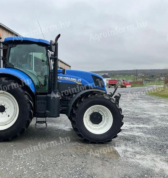 2015 New Holland T7.210 4WD traktor