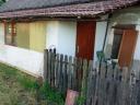 3 tanya + 21 ha föld Petőfiszálláson eladó