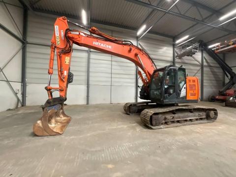 Hitachi ZX 225 US LC-6 / 2017 / 9 654 üzemóra / Lízing 20%-tól