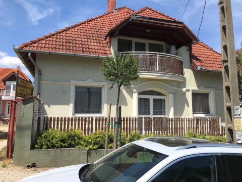 Hévízen 8 apartmanos családi ház eladó Hévízen 8 apartmanos családi ház eladó