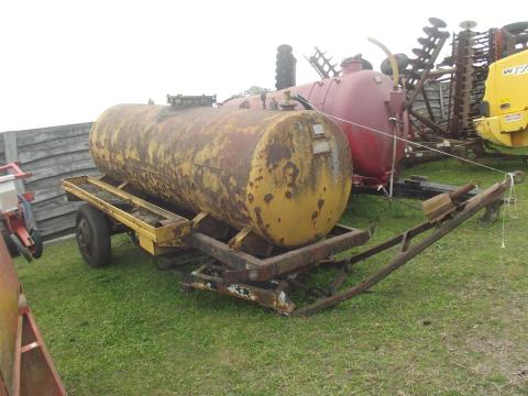 Detk 5m3-es szippantó vákuumszivattyúval, 1 tengely nélkül eladó Detk 5m3-es szippantó vákuumszivattyúval, 1 tengely nélkül eladó