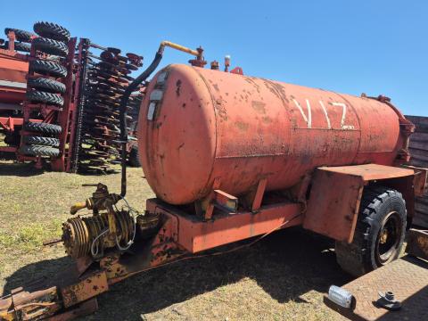 Detk 1 tengelyes 5 m3-es vízszállító lajt eladó Detk 1 tengelyes 5 m3-es vízszállító lajt eladó