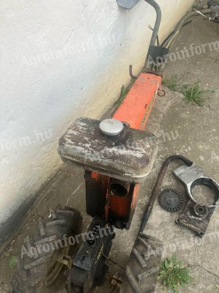Elado Forshitt kis traktor alkatreszek