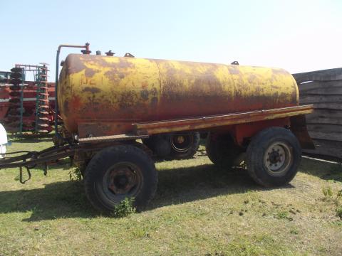 Detk 205-ös 5m3-es 2 tengelyes, piros rendszámos vízszállító lajt eladó Detk 205-ös 5m3-es 2 tengelyes, piros rendszámos vízszállító lajt eladó