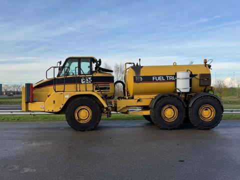 Caterpillar 725 tanker / 2003 / 13 291 üzemóra / Lízing 20%-tól Caterpillar 725 tanker / 2003 / 13 291 üzemóra / Lízing 20%-tól