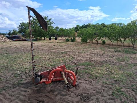 Busatis 1102 típusú 190 cm széles alternáló kasza fűkasza Busatis 1102 típusú 190 cm széles alternáló kasza fűkasza