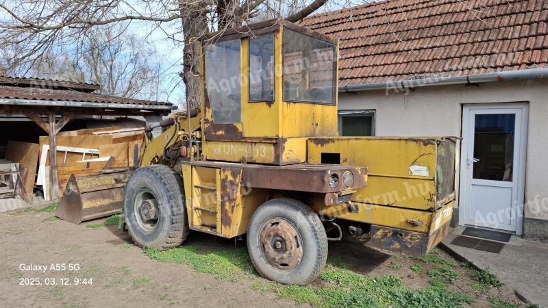 UN 053 homlokrakodó eladó