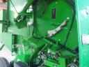 John Deere 854 bálázó