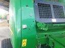 John Deere 854 bálázó