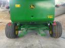 John Deere 854 bálázó