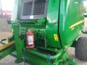 John Deere 854 bálázó