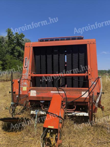 Hesston M1300 körbálázó