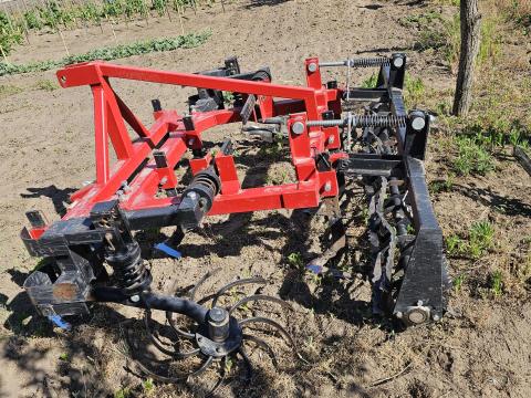 Vadkerti szőlő sorközművelő kultivátor Vadkerti szőlő sorközművelő kultivátor