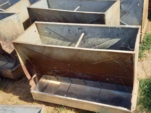 Sertés önetető Sertés önetető