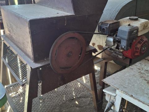 Napraforgó bugaverő gép motorral Napraforgó bugaverő gép motorral