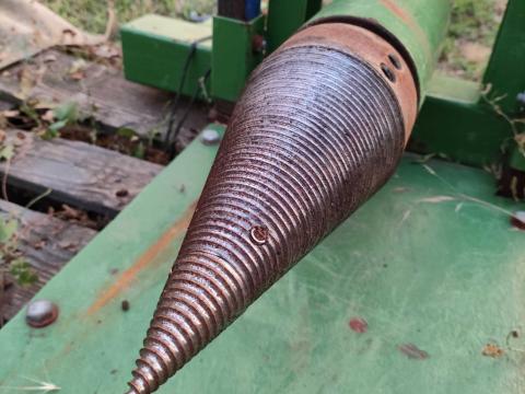 Kúpos rönkhasító Kúpos rönkhasító