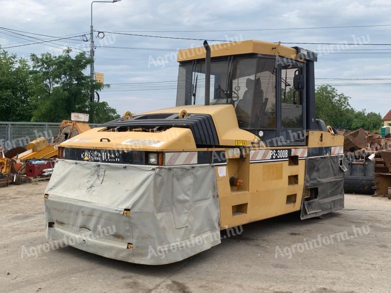 Caterpillar PS-300B gumikerekes úthenger