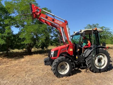 Hattat A90 homlokrakodóval Hattat A90 homlokrakodóval