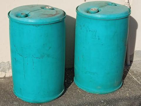 Használt műanyag és fém hordók Használt műanyag és fém hordók