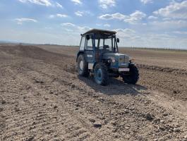 Zetor 5748 eladó – piros rendszámos traktor családi gazdaságból