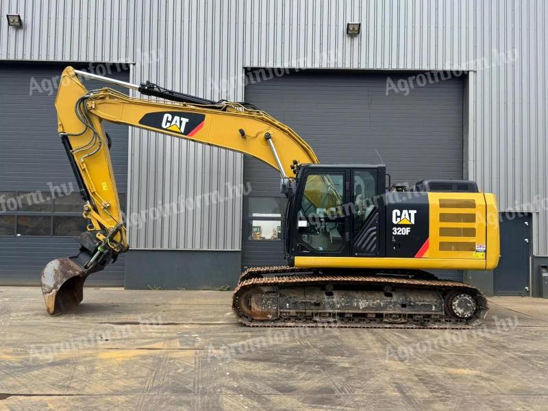 Caterpillar 320FL / 2017 / 8458 üzemóra / Lízing 20%-tól