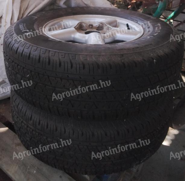 Continental ContiCrossContact 255/70 R16 111T M+S típusú gumi alufelnivel
